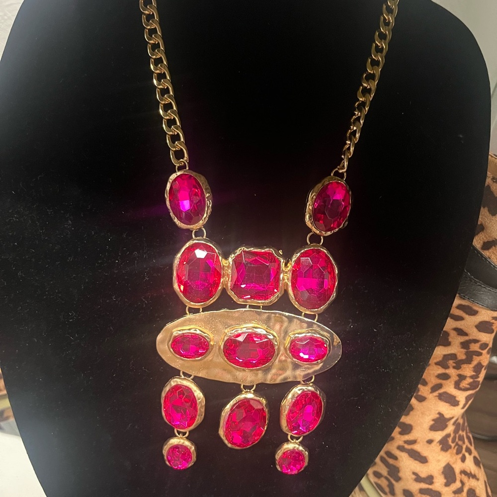 Elegant Gold and Pink Statement Necklace